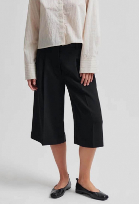 Flore Bermuda Shorts, Black