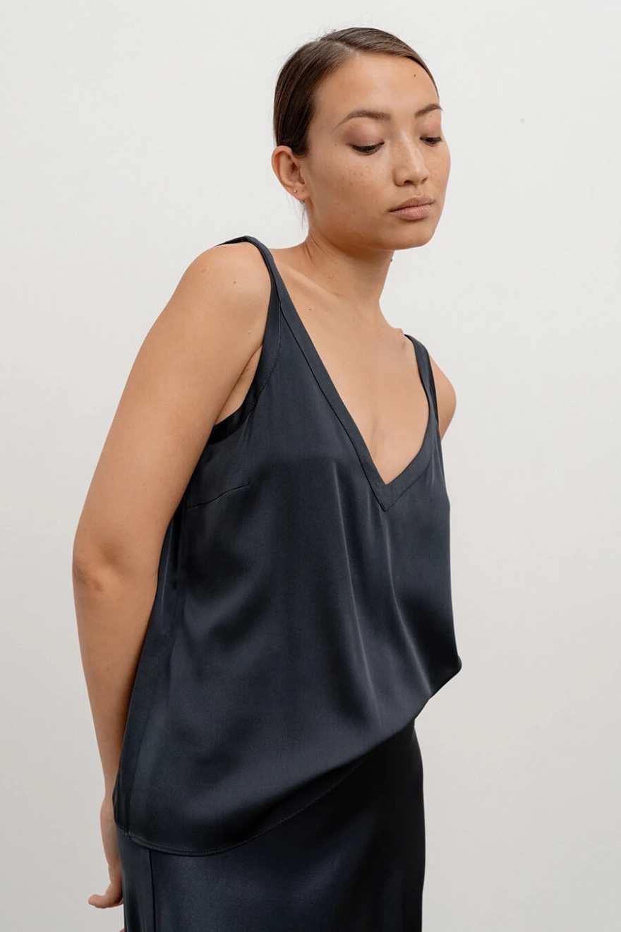 AHLVAR GALLERY Shin silk tank Blue grey Tops For her E